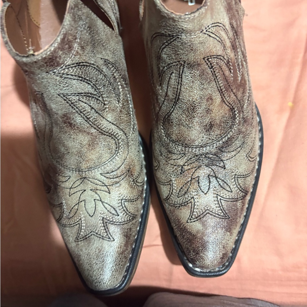 Roper Distressed Brown Ankle Booties